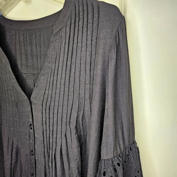 Women's Boho Charcoal Button Front Blouse Eyelet Bell Sleeves Medium Casual Chic - Picture 4 of 7